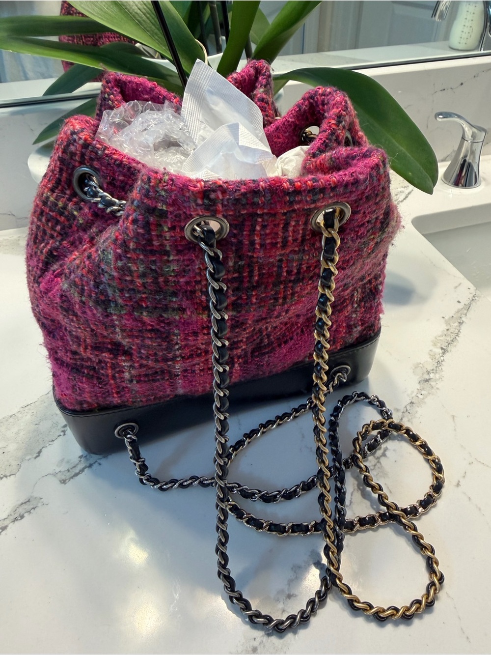 CHANEL Pink Tweed Drawstring Bucket Bag with Black Leather Base - Picture 3 of 8